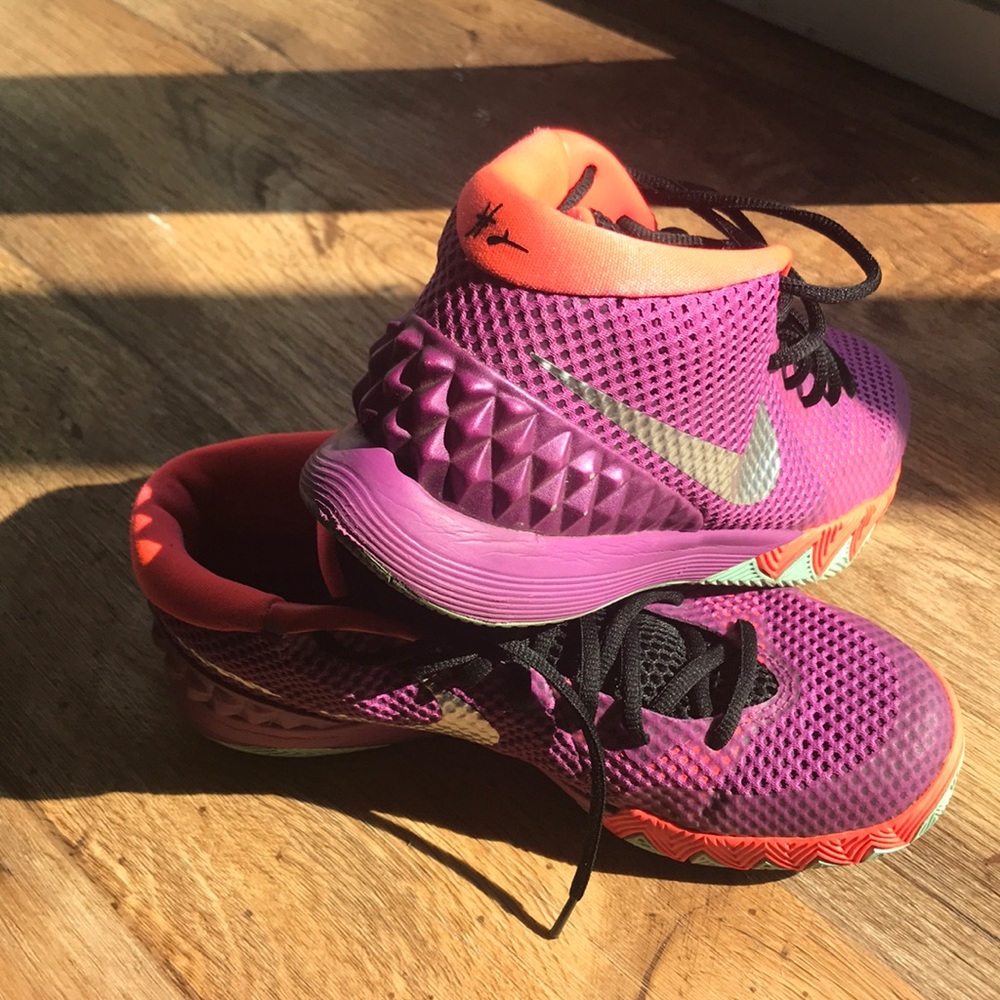 Nikes SIZE 9 SHOES WORN TWICE